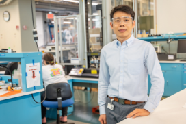 A satisfied employee who found his perfect fit after exploring manufacturing career pathways at Saint-Gobain North America.