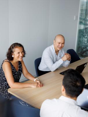 Saint-Gobain sales employees presenting to customers
